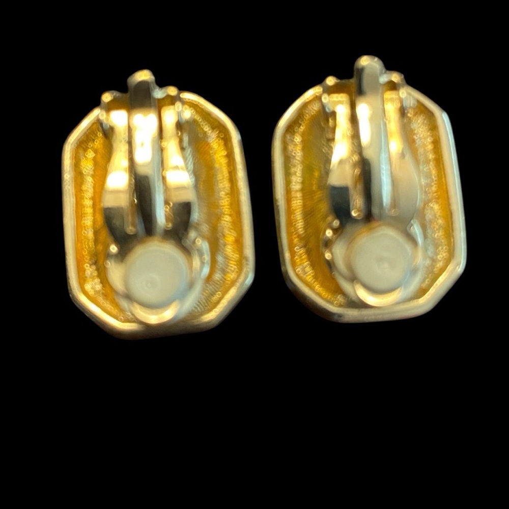 Elegant Vintage Goldtone and Pink Swarovski Crystal clip on Earrings - Picture 3 of 4